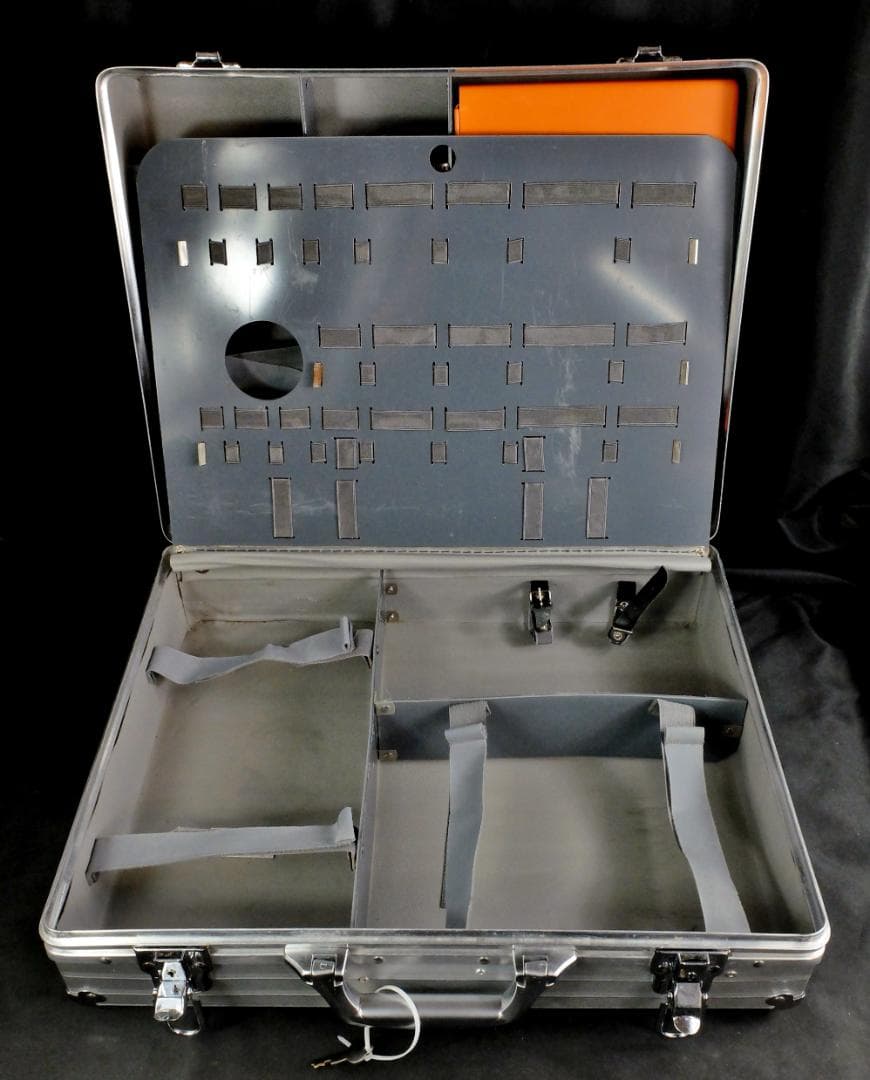 リモワ ラージ・アルミアタッシェ オーガナイザーパネル付 51ⅹ40ⅹ18cm