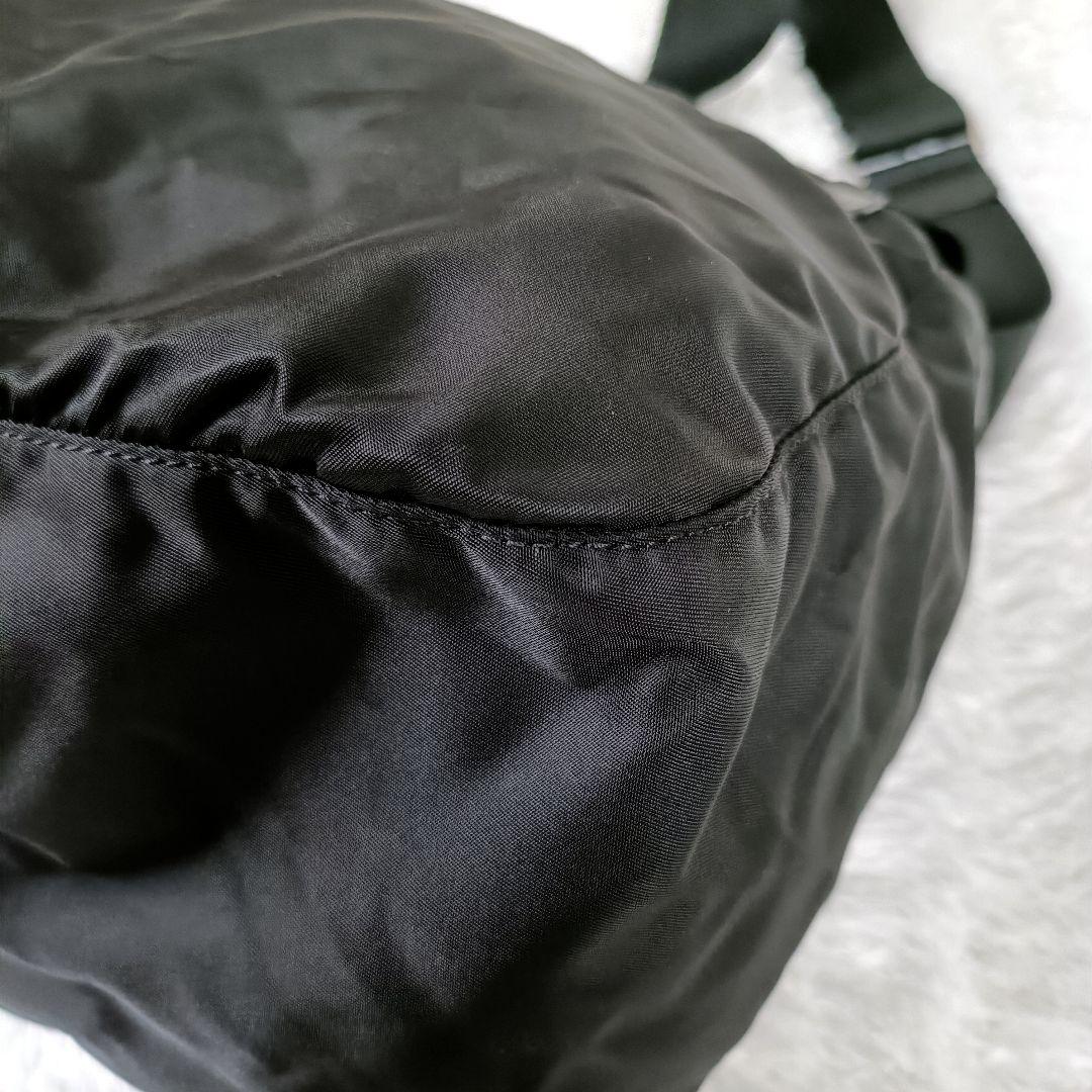 PRADA 三角ロゴ メッセンジャーバッグ 斜めがけ可 A4収納可 白タグあり