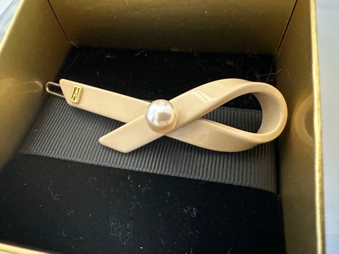 美品　アレクサンドルドゥパリ　ボールピン　ベージュ