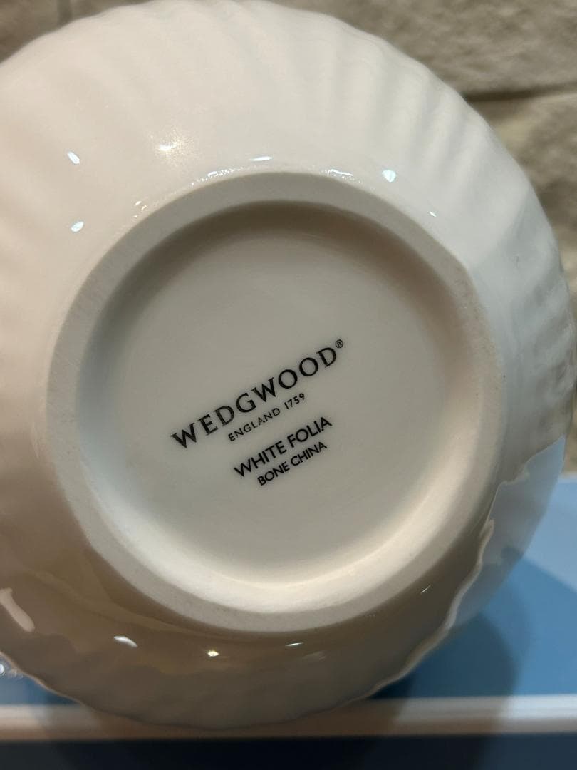  ウエッジウッド ホワイトフォリア ベース 花瓶 30cm