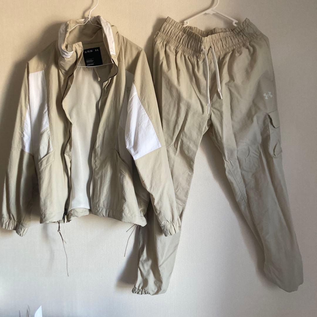 アンダーアーマー　ジャージ　ベージュ ホワイト セットアップ