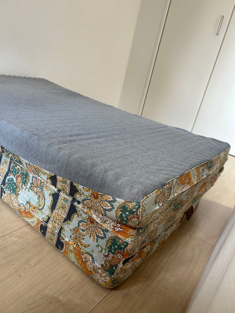 西川産業　体圧分散マットレス セミダブル　100ニュートン　ボックスシーツ付