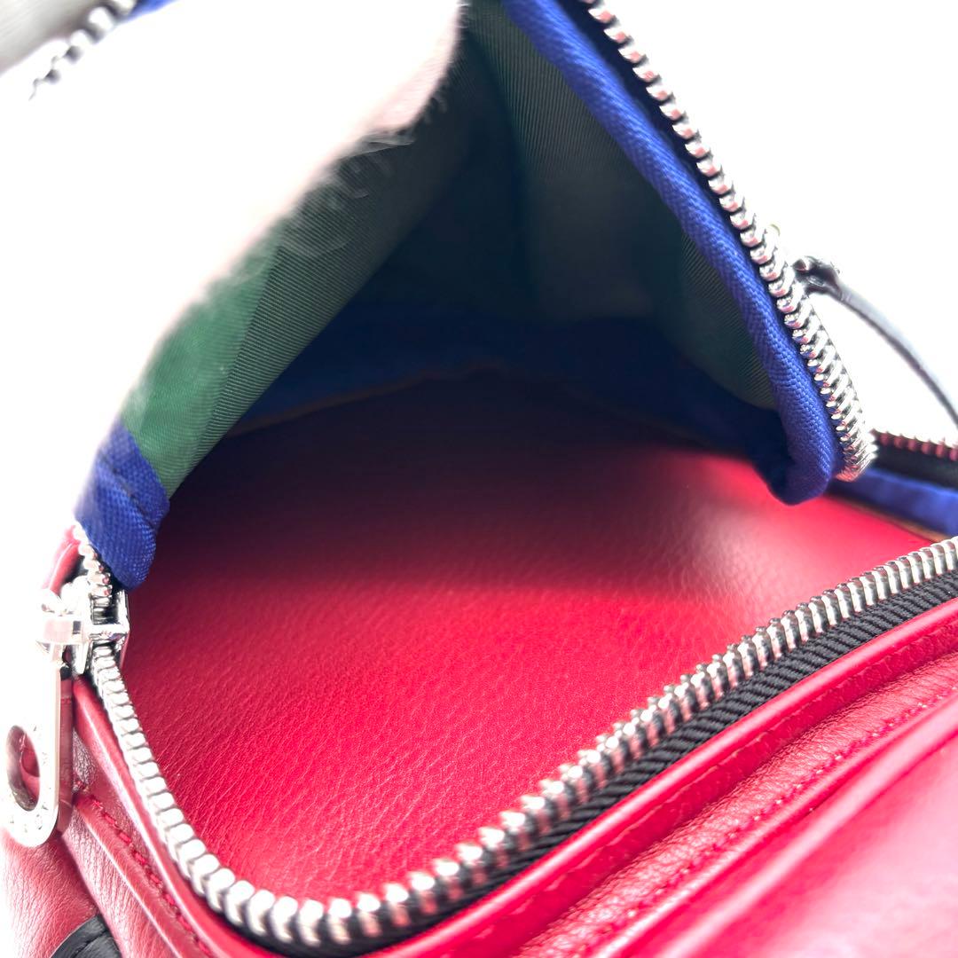 未使用に近い カステルバジャック ボディバッグ 斜め掛け ロゴ 多収納 レッド