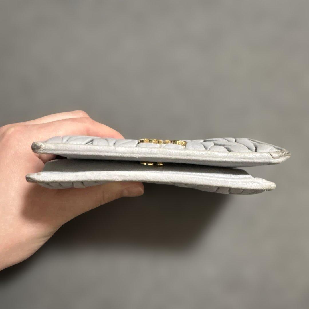 MIU MIU グレー 二つ折り財布