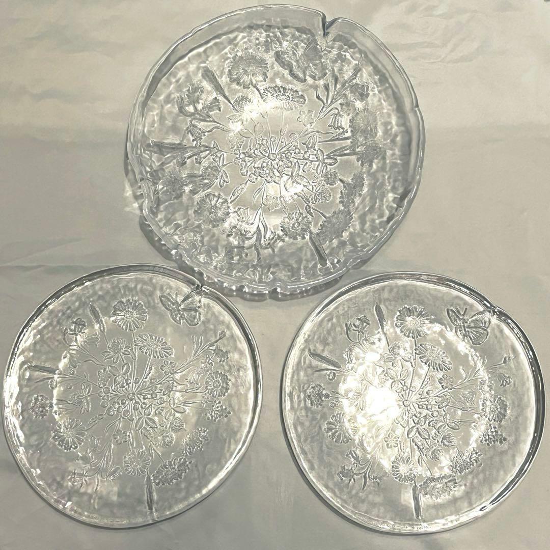食器 ガラスプレート コスタボダ ウラ 花と蝶 丸皿2枚 大型深皿１枚 皿