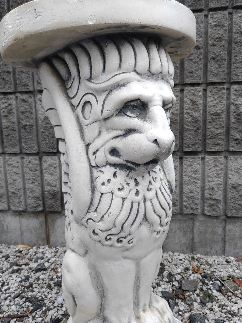 トラペゾフォロン翼のあるライオンの彫刻台座 送料無料