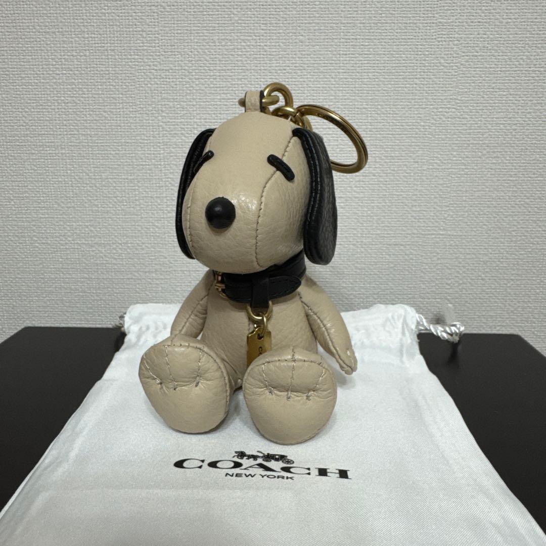 限定完売！COACH × PEANUTS スヌーピー キーホルダー