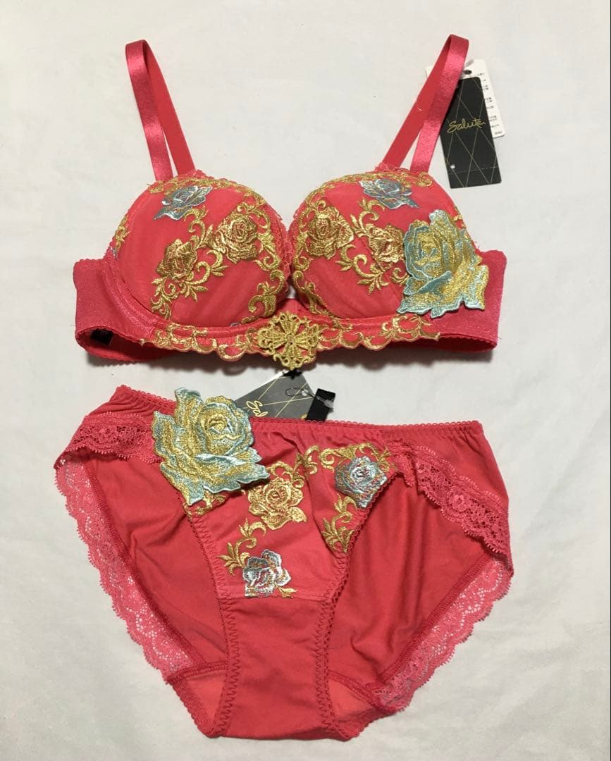 新品　ワコール　サルート 73G ブラジャーD70 ショーツM