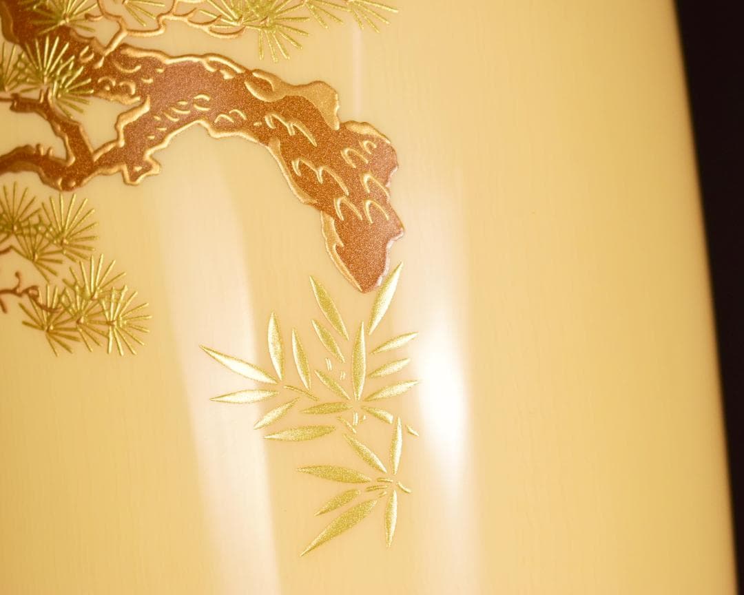 鶴吉作 象牙風花入 銅筒 鶴蒔絵 鶴松 金蒔絵 花器 唐木台付 細密工芸