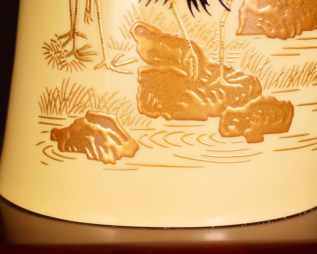 鶴吉作 象牙風花入 銅筒 鶴蒔絵 鶴松 金蒔絵 花器 唐木台付 細密工芸