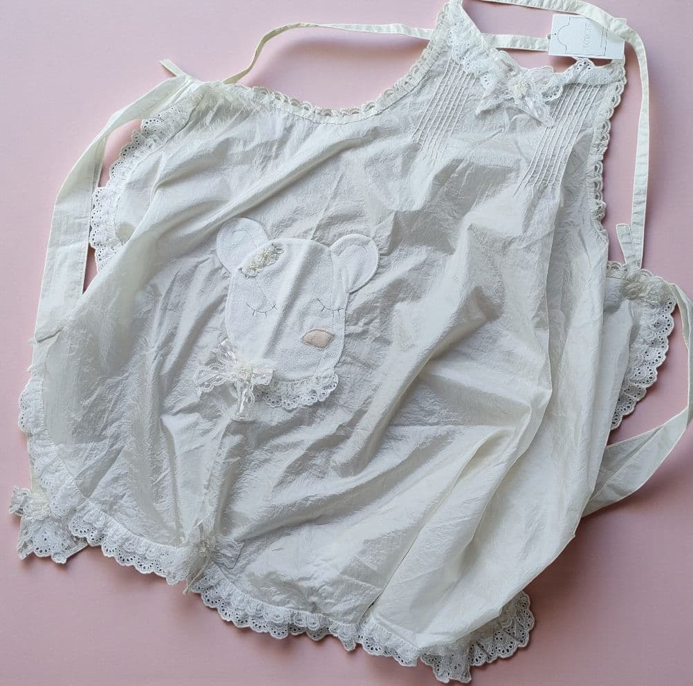 【新品未使用】ヒスクローネ さえら お昼寝中の動物さんポケットのついたエプロン