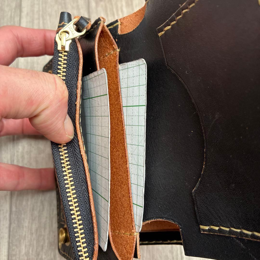 【茶芯ブラック】トラッカーウォレット　ミドル　真鍮　お札を折らずに収納　タイプA