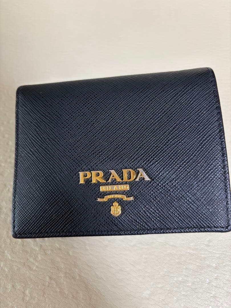 PRADA プラダ　二つ折り財布　サフィアーノ　ブラック