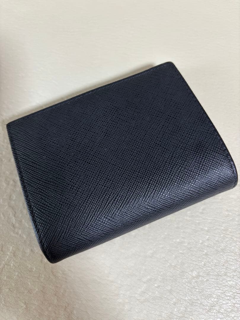 PRADA プラダ　二つ折り財布　サフィアーノ　ブラック