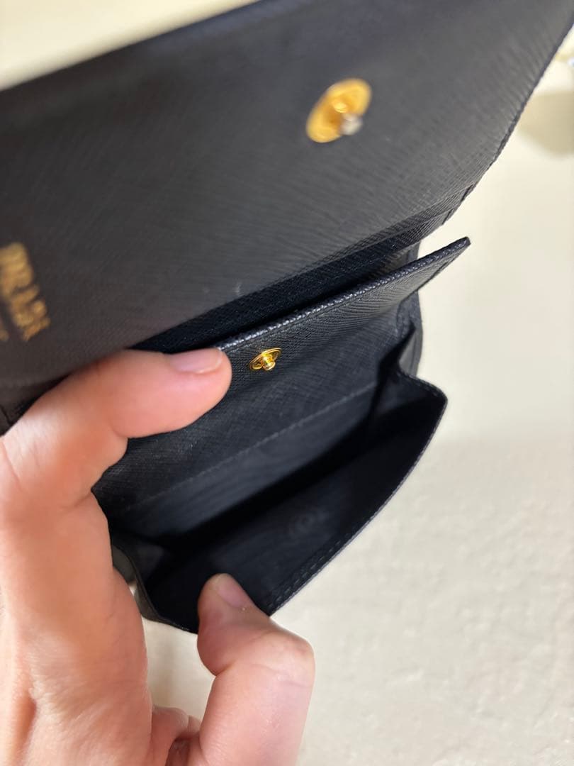 PRADA プラダ　二つ折り財布　サフィアーノ　ブラック