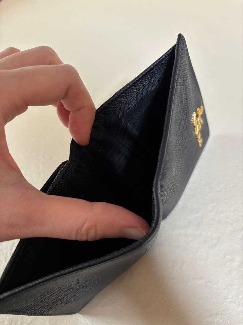 PRADA プラダ　二つ折り財布　サフィアーノ　ブラック