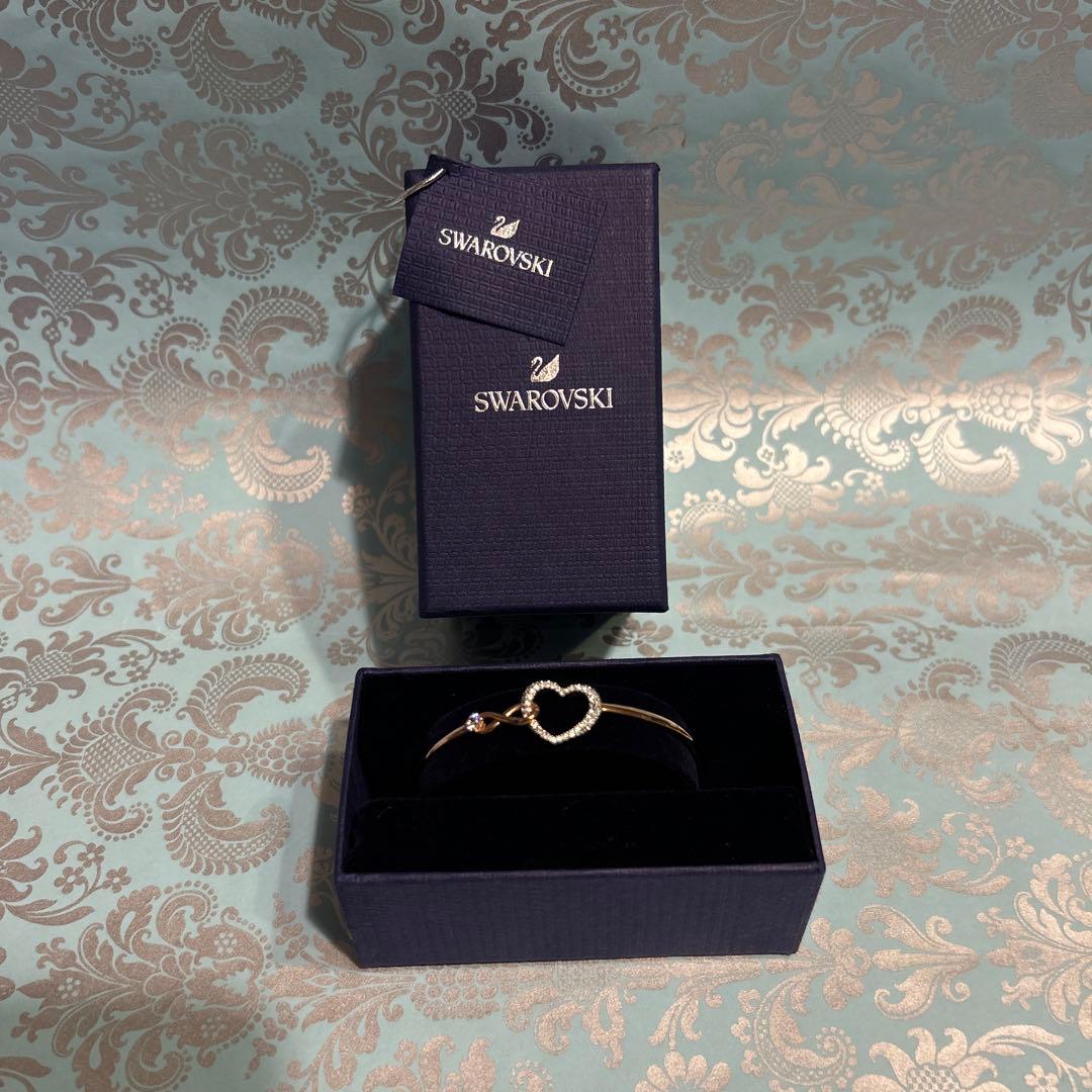 SWAROVSKI ブレスレット　ハート　バングル　新品未使用