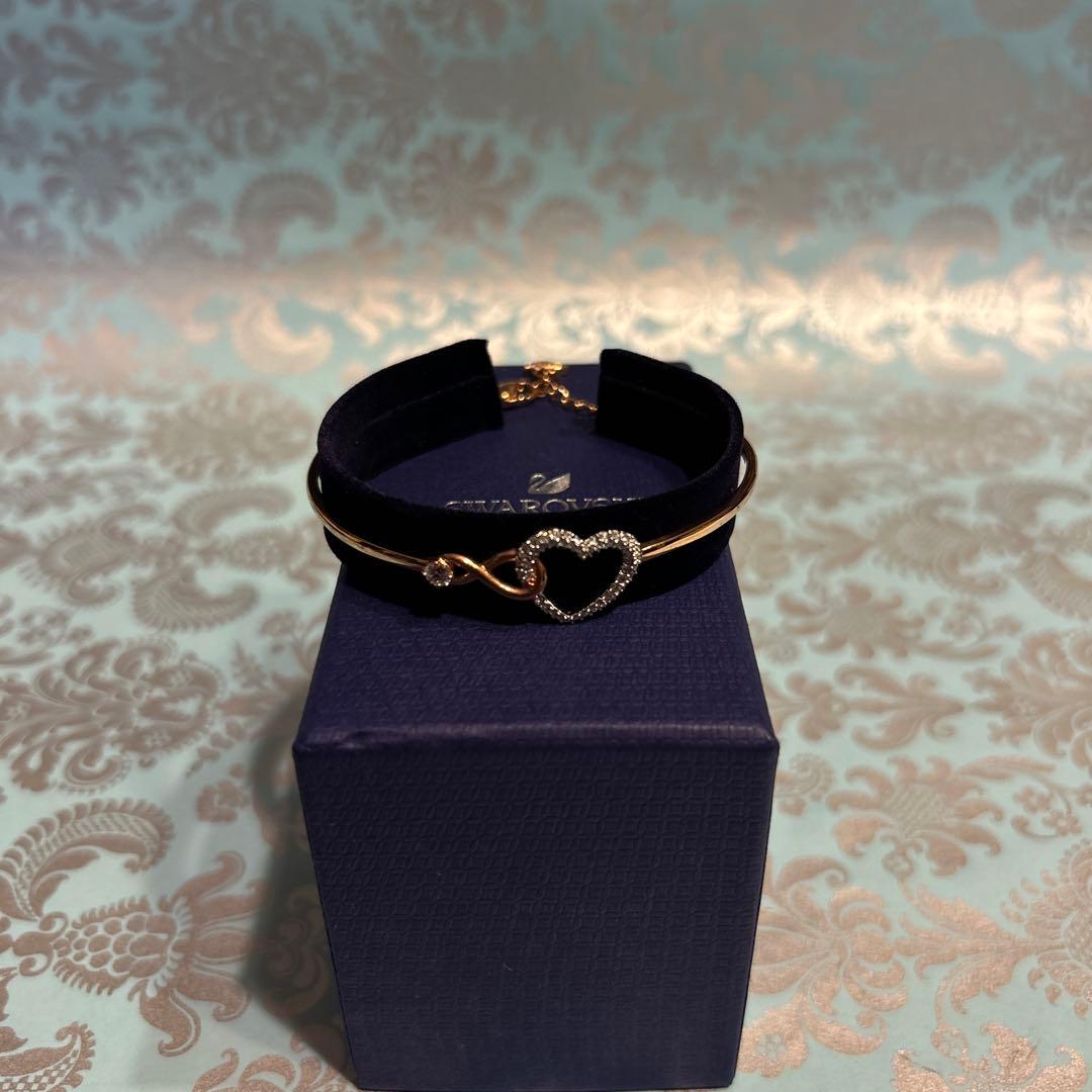 SWAROVSKI ブレスレット　ハート　バングル　新品未使用