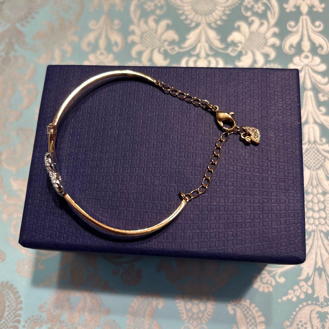 SWAROVSKI ブレスレット　ハート　バングル　新品未使用