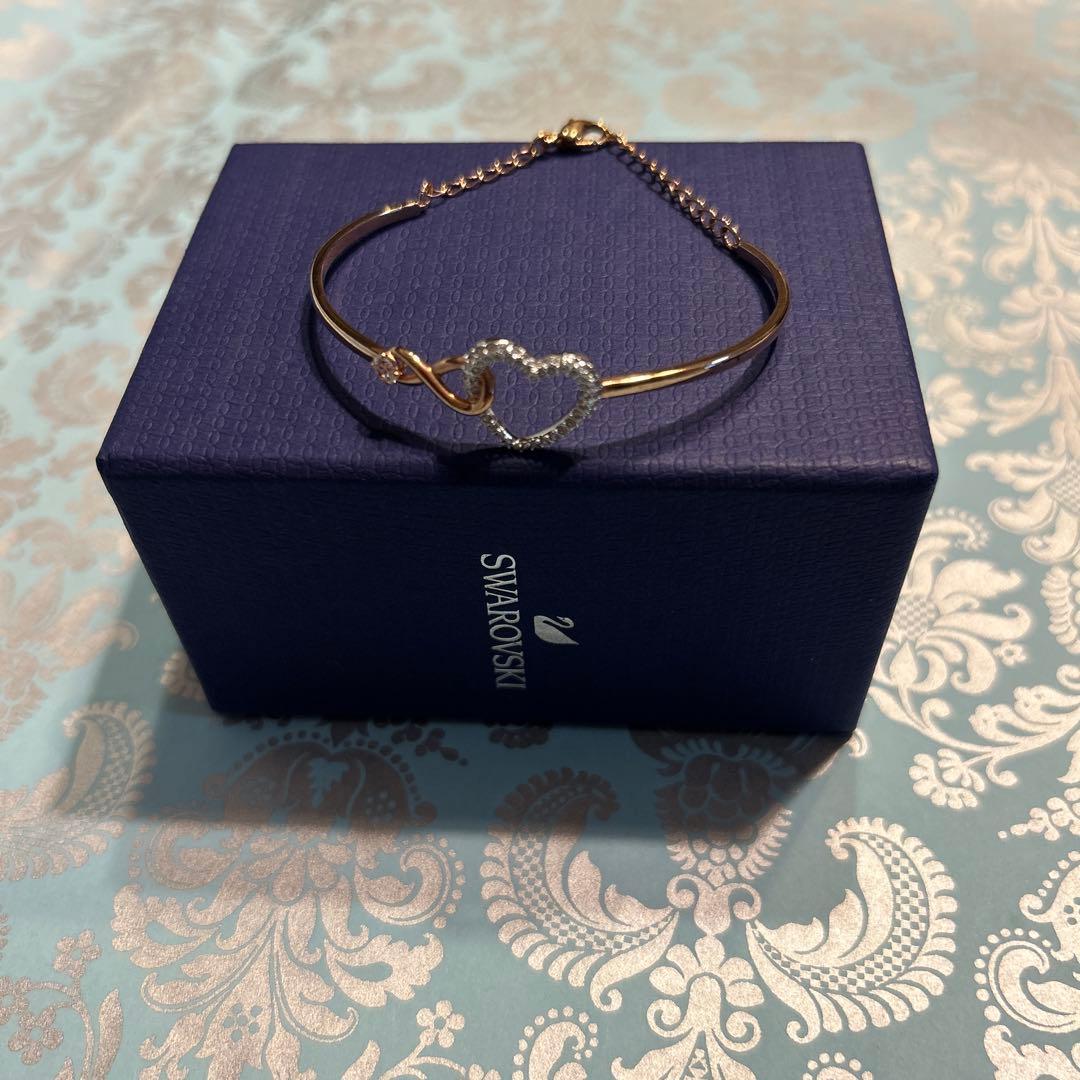 SWAROVSKI ブレスレット　ハート　バングル　新品未使用