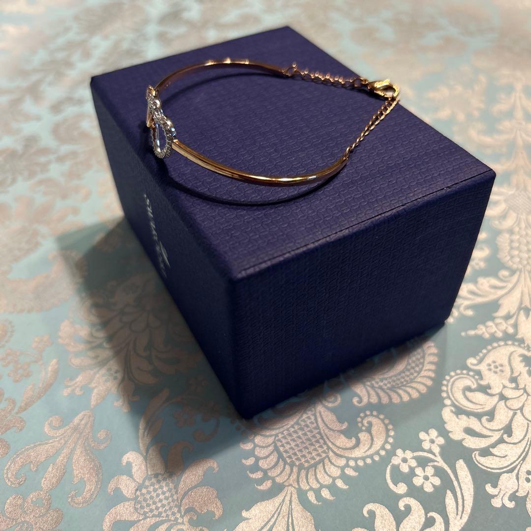SWAROVSKI ブレスレット　ハート　バングル　新品未使用