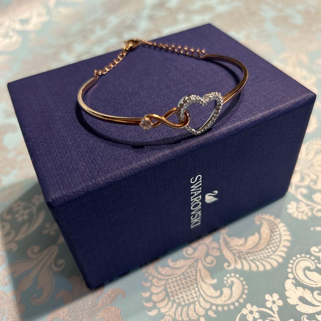 SWAROVSKI ブレスレット　ハート　バングル　新品未使用