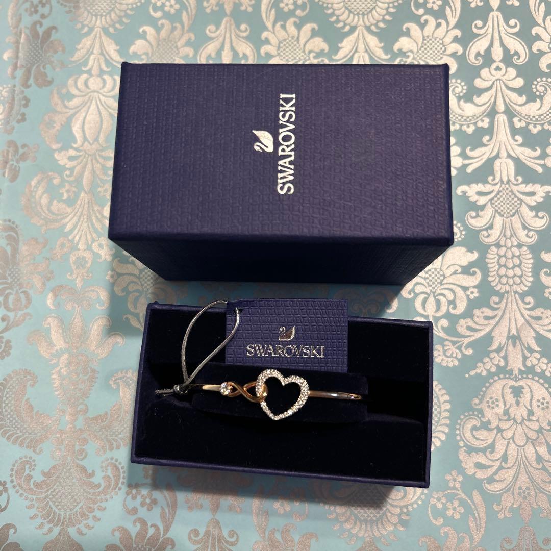 SWAROVSKI ブレスレット　ハート　バングル　新品未使用