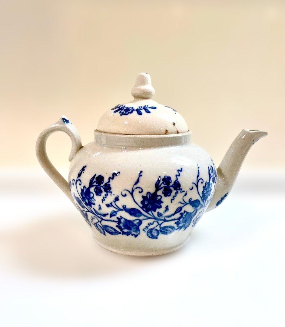 フランスアンティーク青い花柄 陶器ティーポット