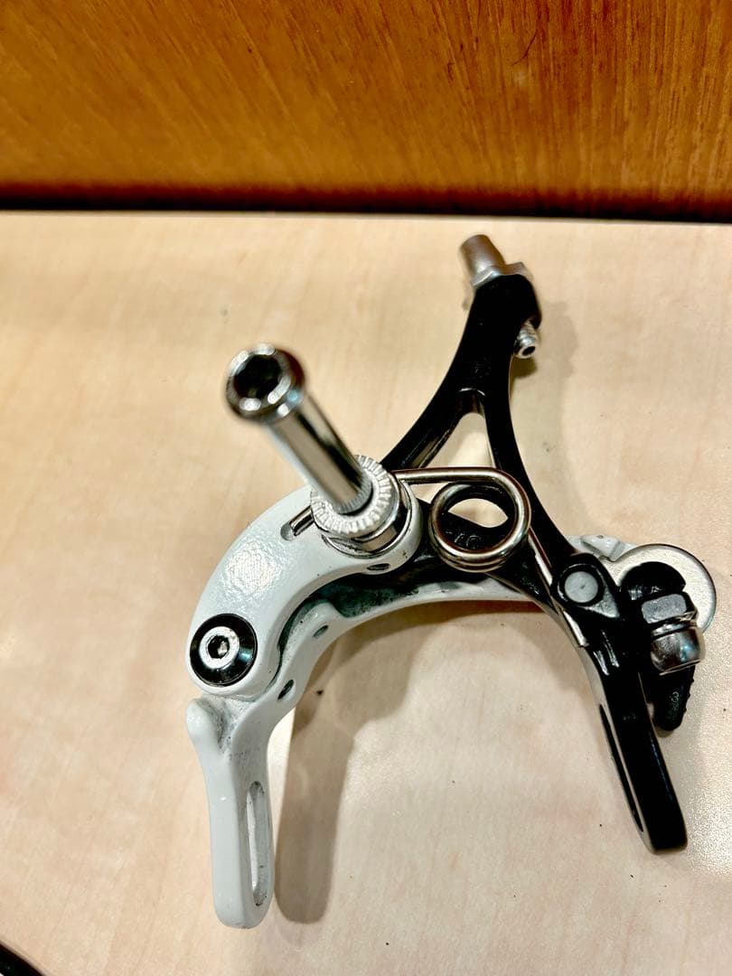 【貴重な白×黒キャリパーブレーキ】MERIDA品ドレスアップ用★カッコいいです！