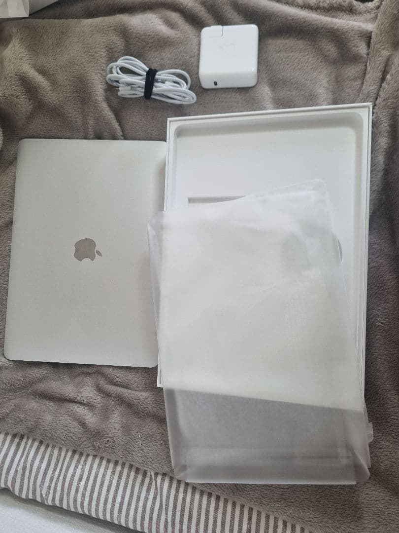 MacBook pro 2016 (モデル不明) 本体