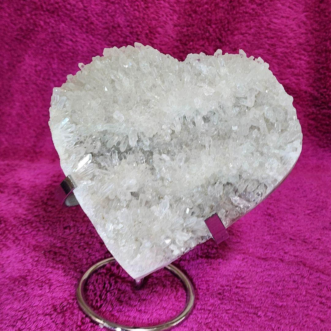 クリスタル水晶 菊花水晶 ハート型置物 スタンド付き