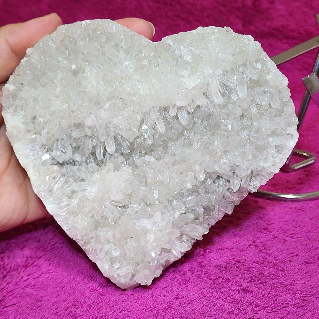 クリスタル水晶 菊花水晶 ハート型置物 スタンド付き