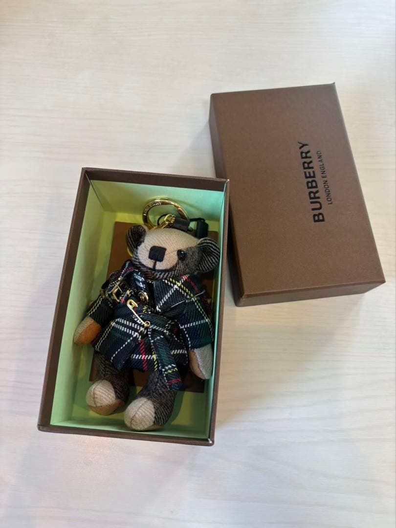 BURBERRY ベアチャーム キーホルダー グリーン トレンチ 箱付き