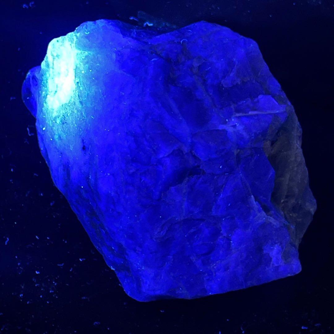 蛍光鉱物　強蛍光フローライト　約1,200g 産地湖南省　蛍石