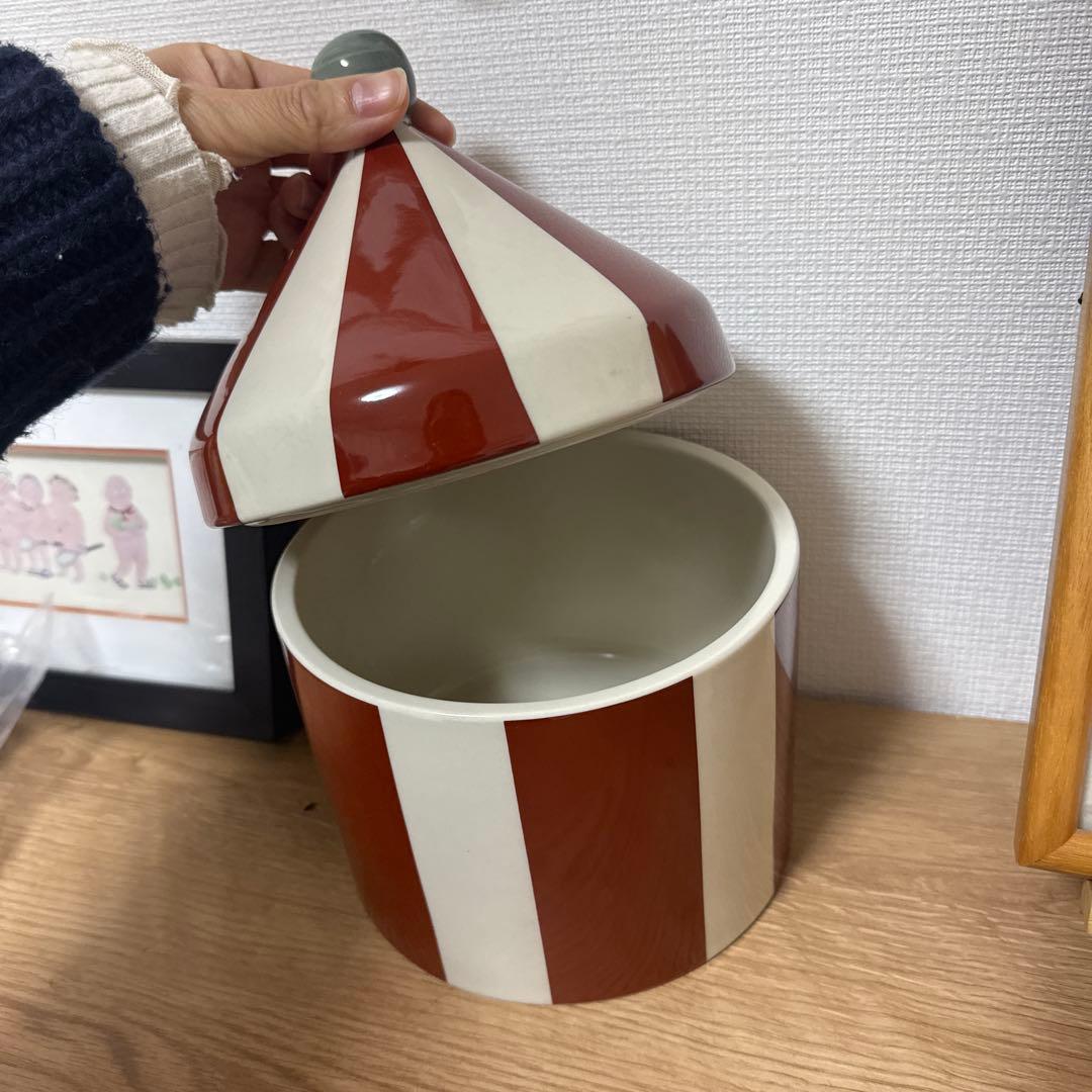 サーカス風赤白ストライプ保存容器
