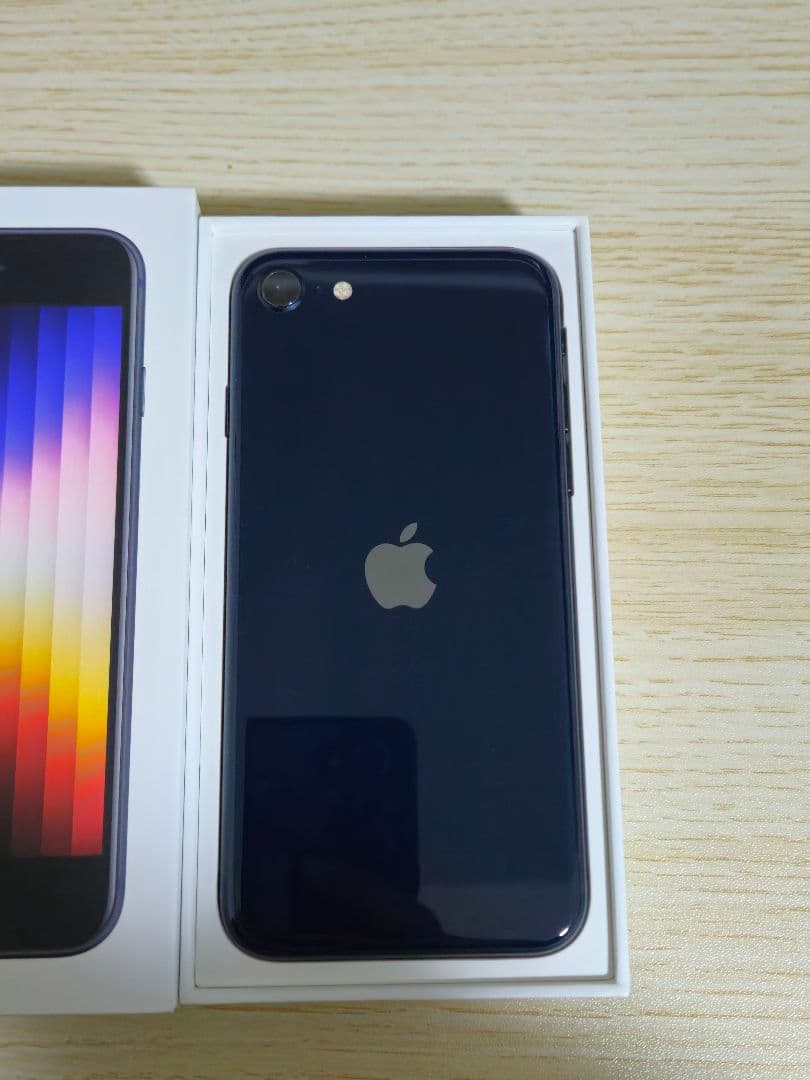 か*る様 美品 iPhone SE 第3世代 ミッドナイト MMYC3J/A S