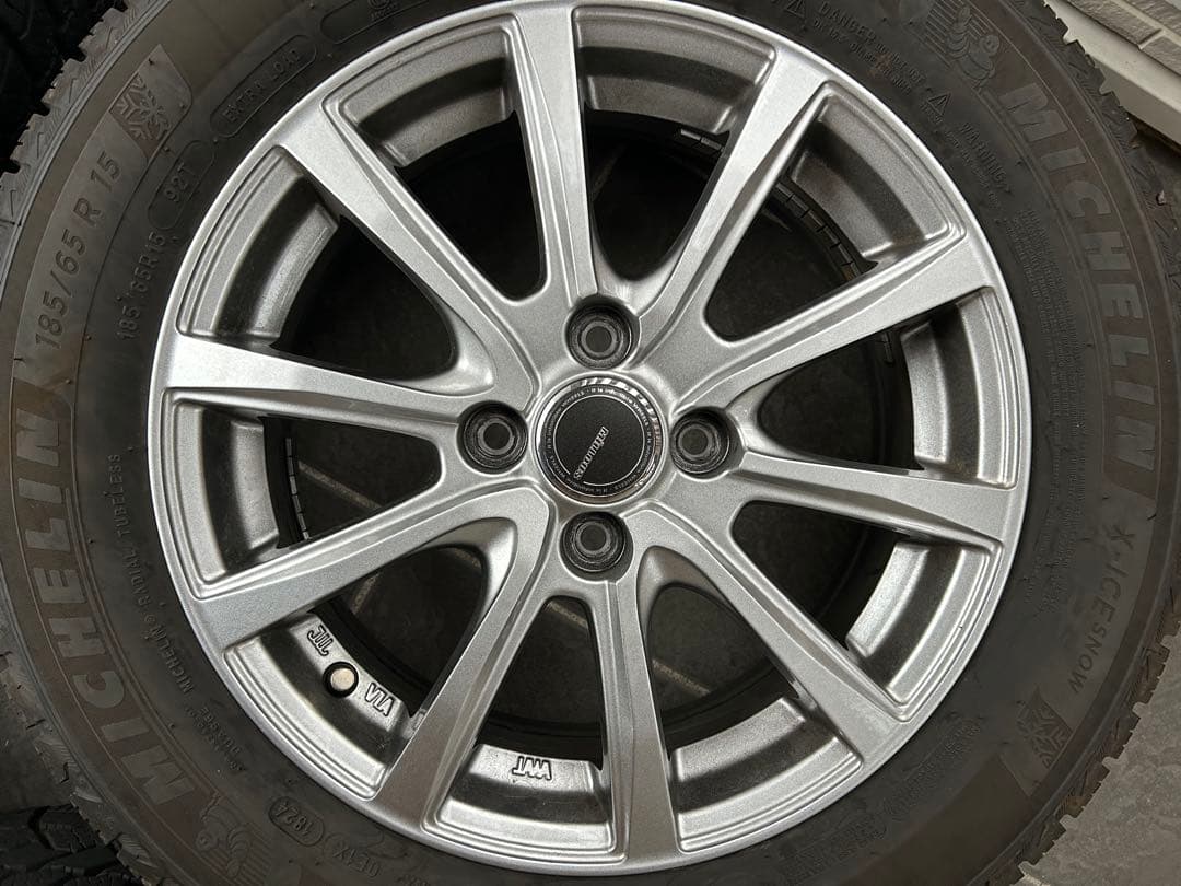 スタッドレスタイヤ 185/65 R15 5スポークホイールセット