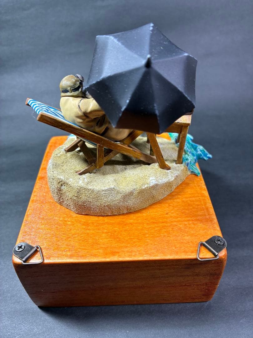 【完成品】ファインモールド紅の豚(アジトのポルコ)台座付き塗装済み完成品