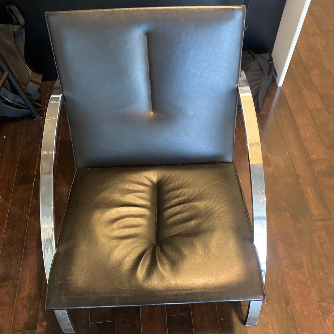 s*w様 黒いレザーのモダン椅子