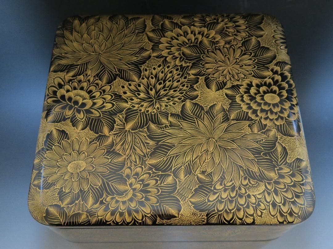 【輪島塗】極上総菊詰沈金 五段重箱 内朱塗 隅丸 蓋横菊彫 天然木 共箱