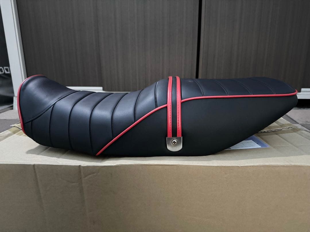 限定値下げ　張り替え後未使用！ZRX400 タックロールシート　黒×赤