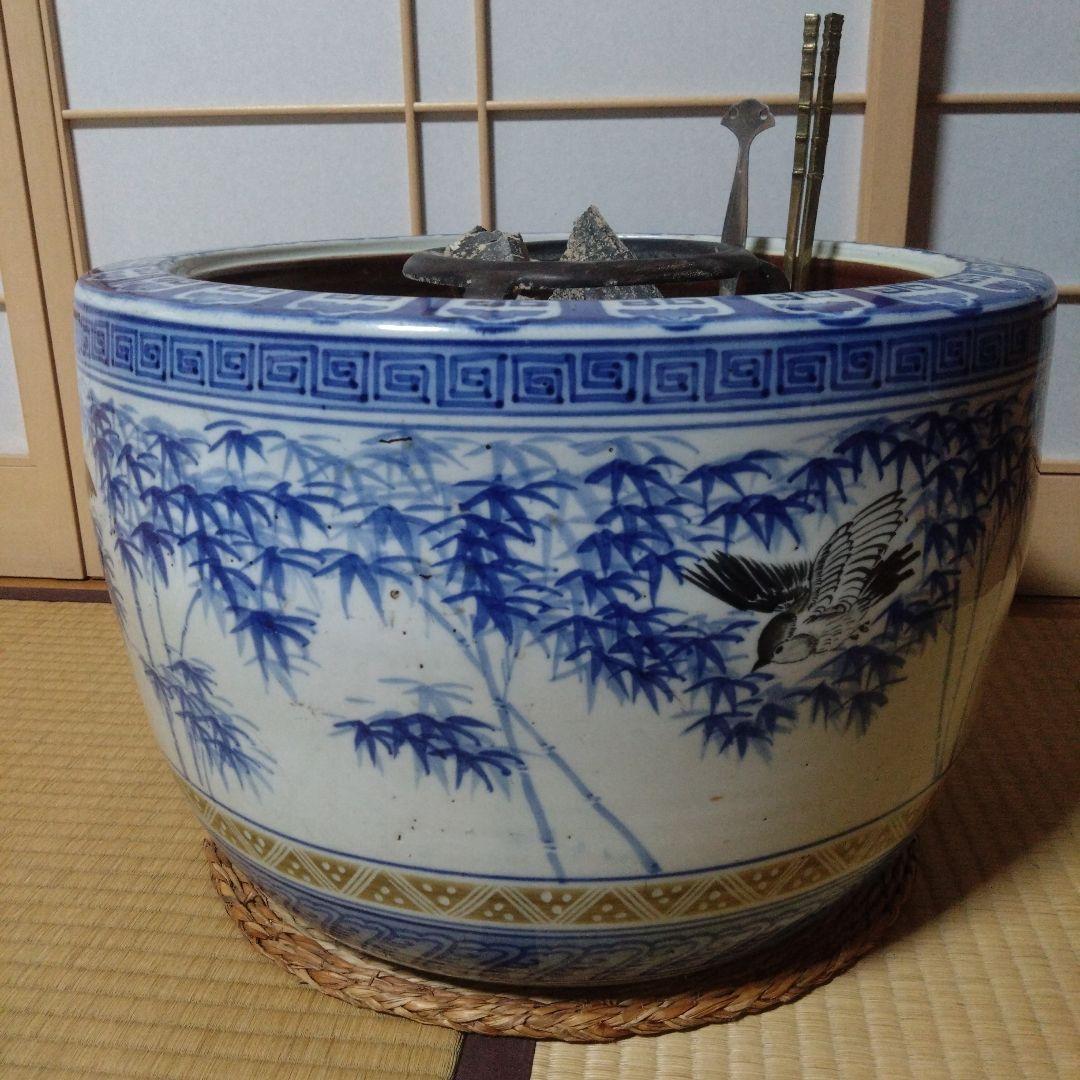 青白陶器 火鉢 竹と鳥のデザイン