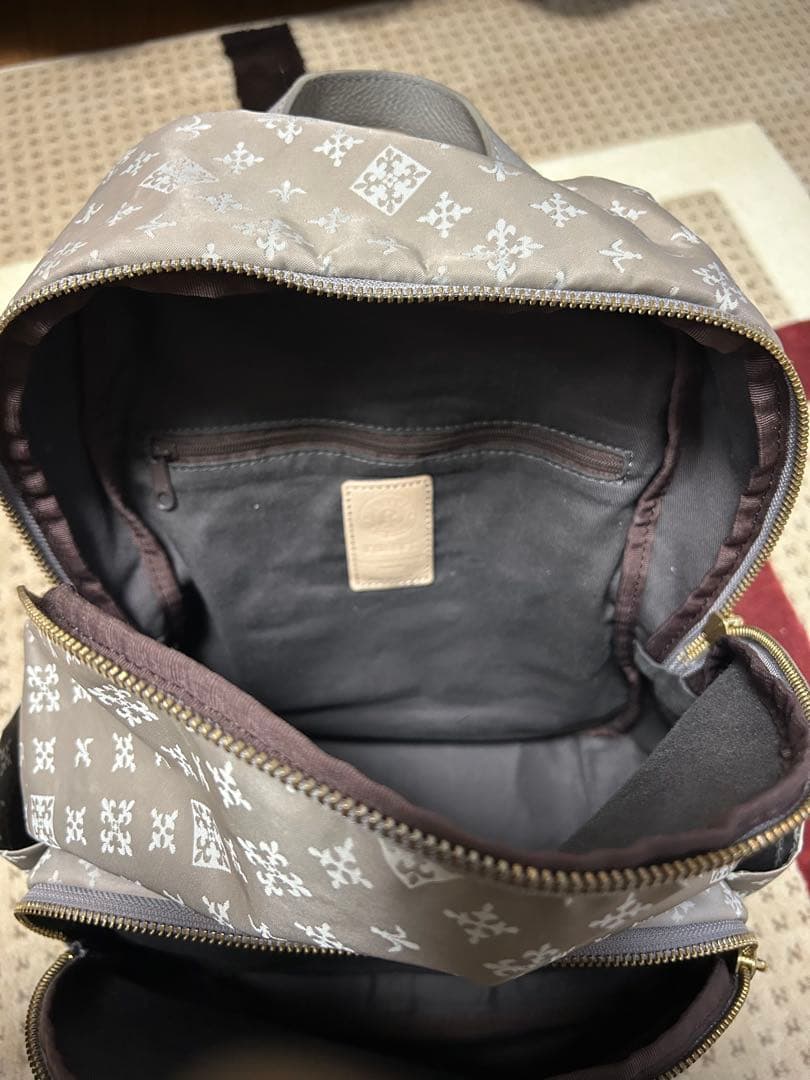 ラシット　グレー　リュック　バックパック