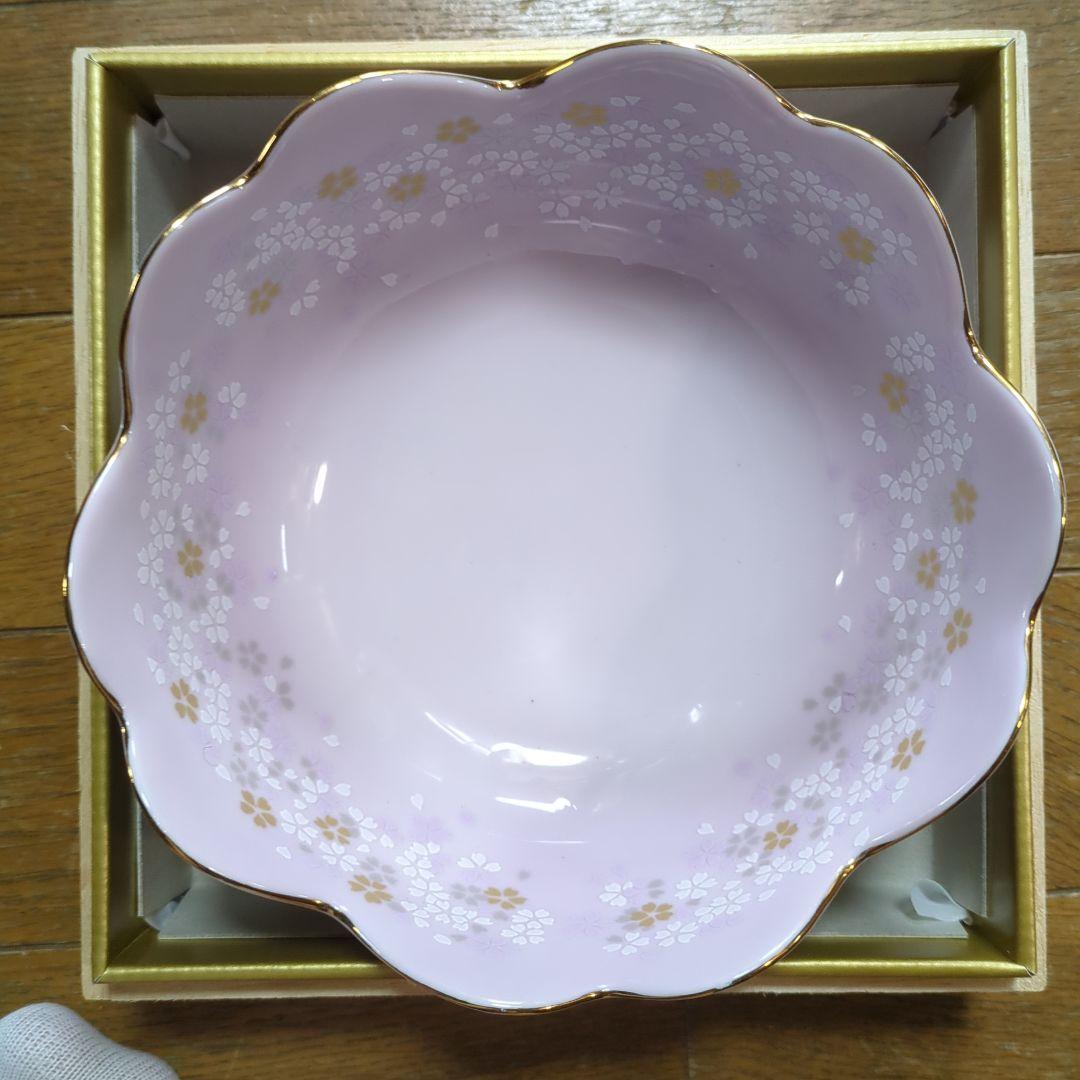 ピンク 花びら型 陶器の器