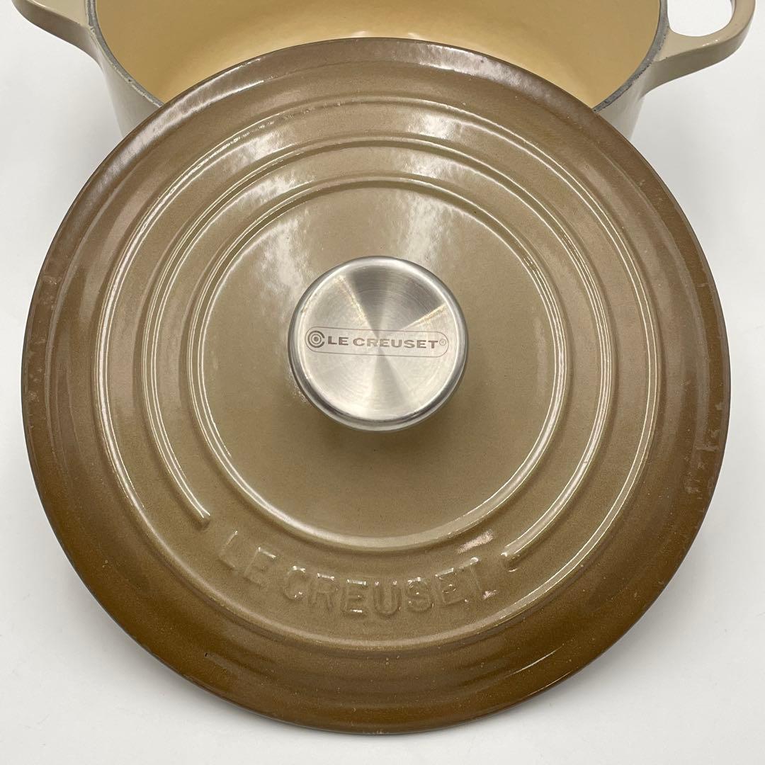 ル・クルーゼ ココット・ロンド 20cm ベージュ系　シルバーツマミ　希少色