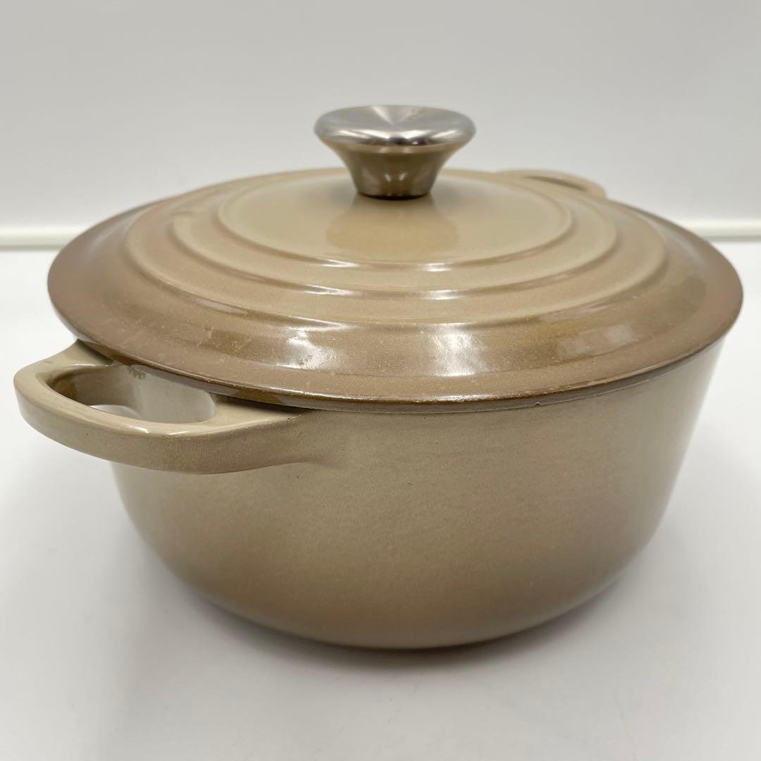 ル・クルーゼ ココット・ロンド 20cm ベージュ系　シルバーツマミ　希少色
