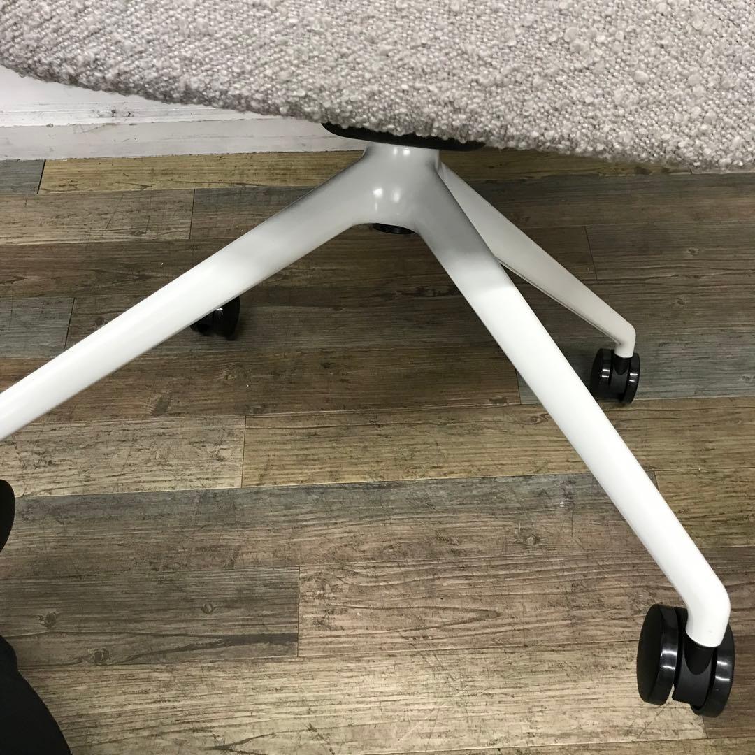 【展示品2025年製】オカムラ　エミーノ　4本脚　キャスター付き