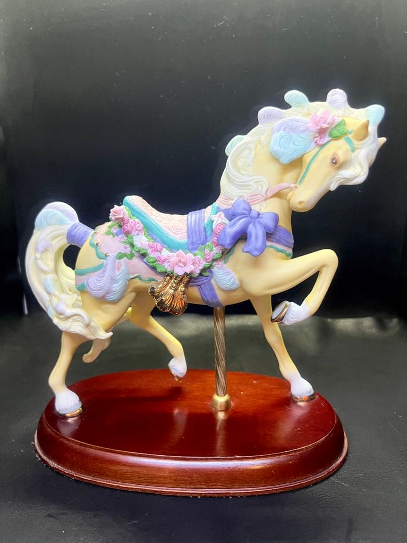 陶器製 馬の置物 花の装飾付き