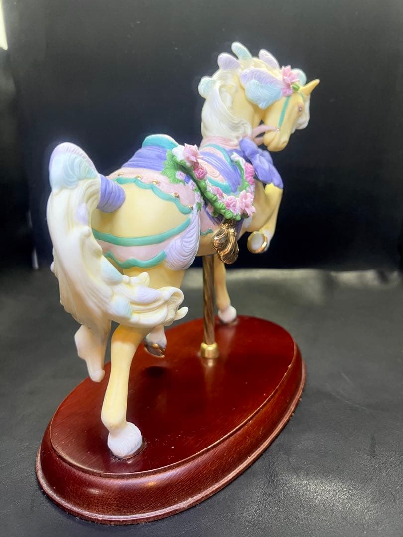 陶器製 馬の置物 花の装飾付き