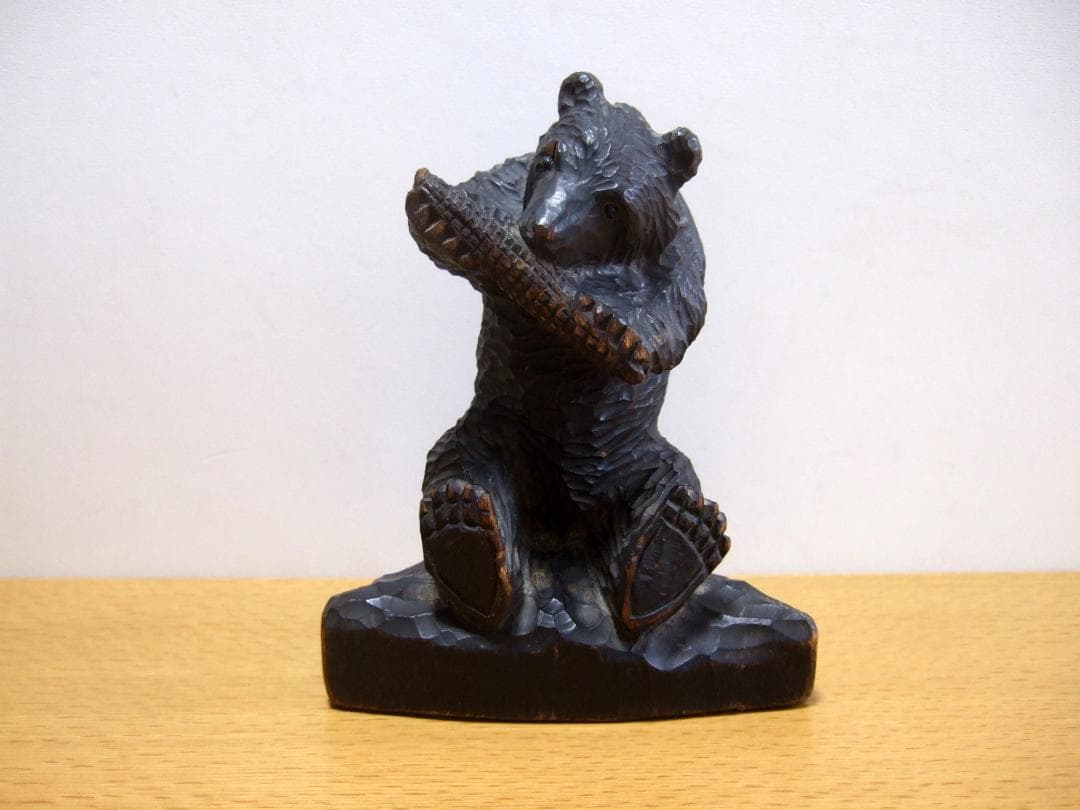 珍品 木彫り トウモロコシを食べる熊 ガラス目